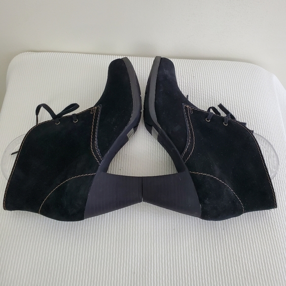 Clarks Bendables Suede Lace Up Block Heel Ankle Bootie - Picture 4 of 10